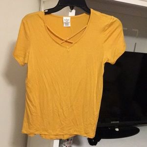 tilly’s yellow cross top!